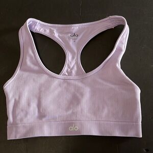 alo yoga ribbed top. Size”M” mint condition. Lite lavender stretch fabric